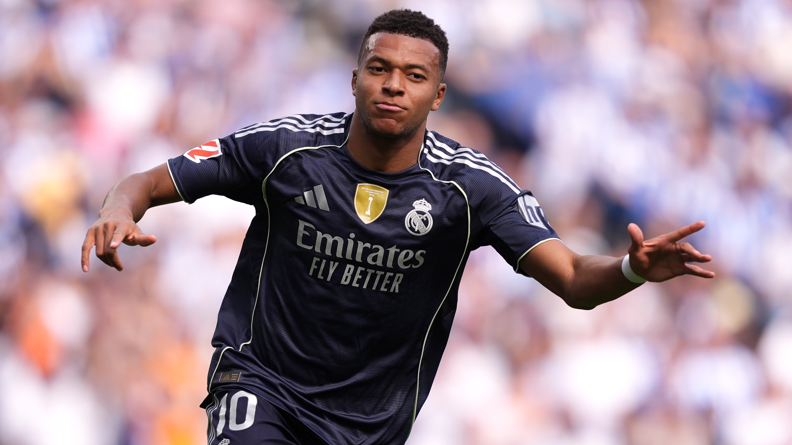 记者：拜仁即将签下17岁的厄瓜多尔中卫奥拉亚（记者称拜仁接近签下17岁厄瓜多尔中卫奥拉亚）