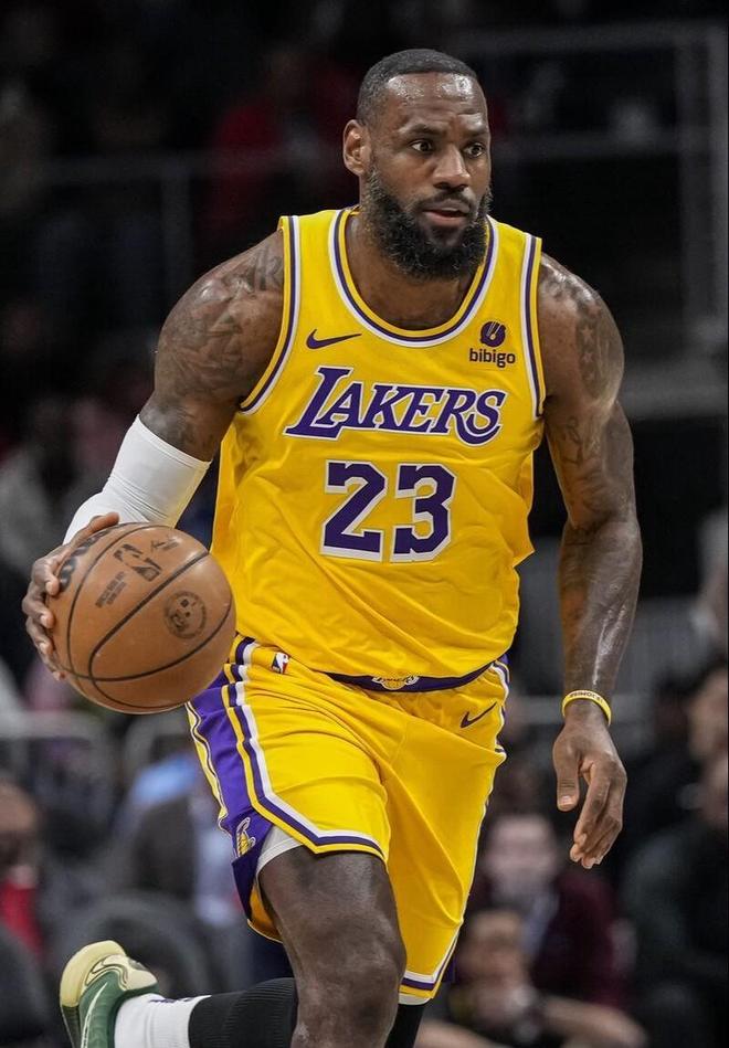 愿无大碍，蒯纪闻谢场时被拍到手臂缠着绷带（愿无大恙，蒯纪闻谢场被拍手臂缠绷带）