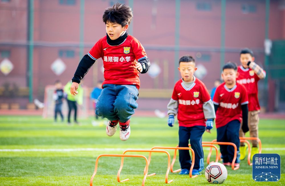 亚冠生死战：柔佛魔鬼主场围剿残阵海港 达席尔瓦PK奥斯卡成破局关键（亚冠生死局：柔佛魔鬼主场压迫残阵海港，达席尔瓦对决奥斯卡成胜负手）